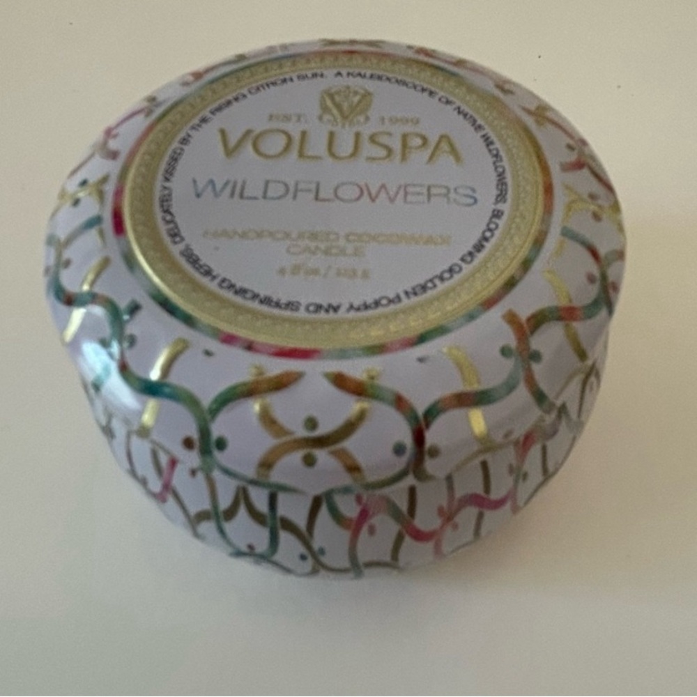 Voluspa Handcrafted CocoWax Candle in Wildflowers Scent NWT / NEW